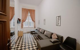 Piotrkowska 77 4 separete Bedrooms 4 osobne pokoje z osobna łazienką i kuchnią na korytarzu